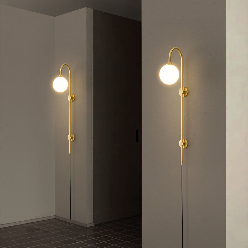 Nordic Minimalistisches Glas Rundkugel Kupfer Lange Stange 1-Licht Wandleuchte 
