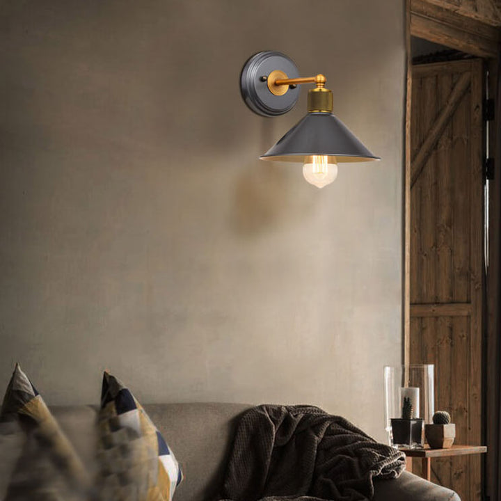 Applique murale rétro en aluminium avec abat-jour en fer forgé à 1 lumière 