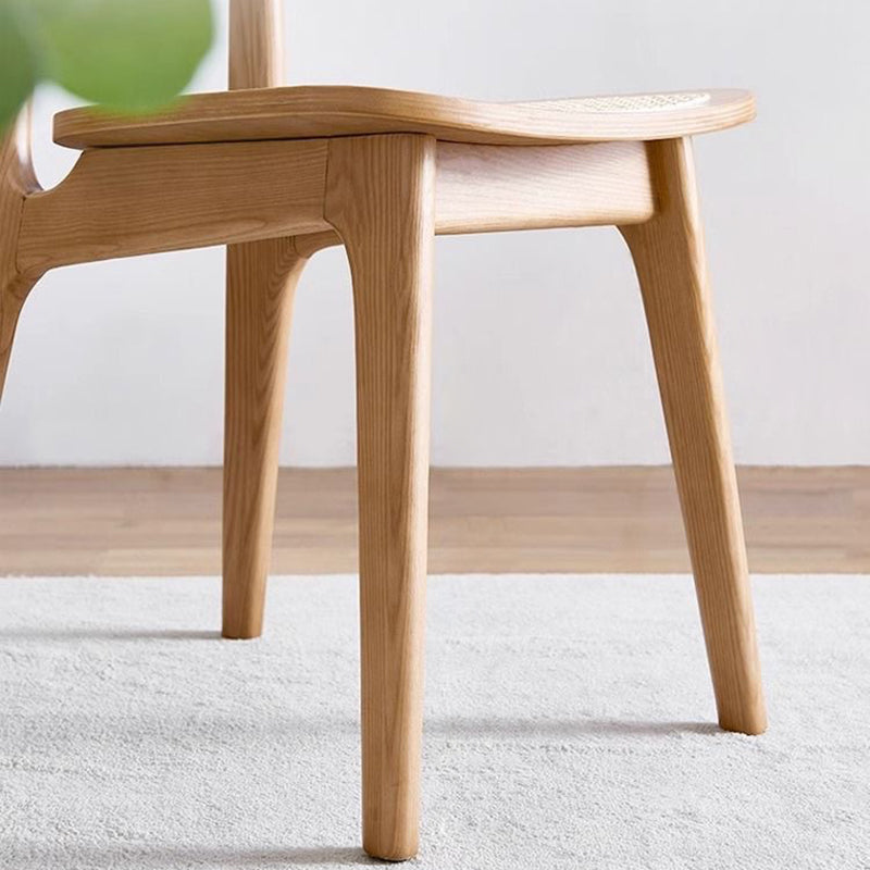 Moderner minimalistischer Esszimmerstuhl aus PET-Rattan und Kautschukholz mit quadratischer Rückenlehne 