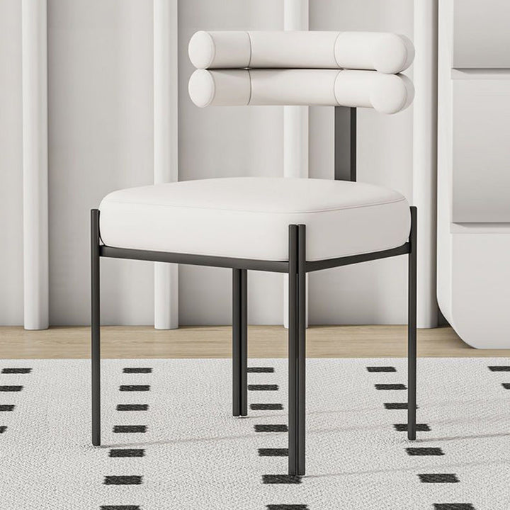 Chaise de salle à manger contemporaine nordique avec dossier incurvé en cuir microfibre et acier au carbone 