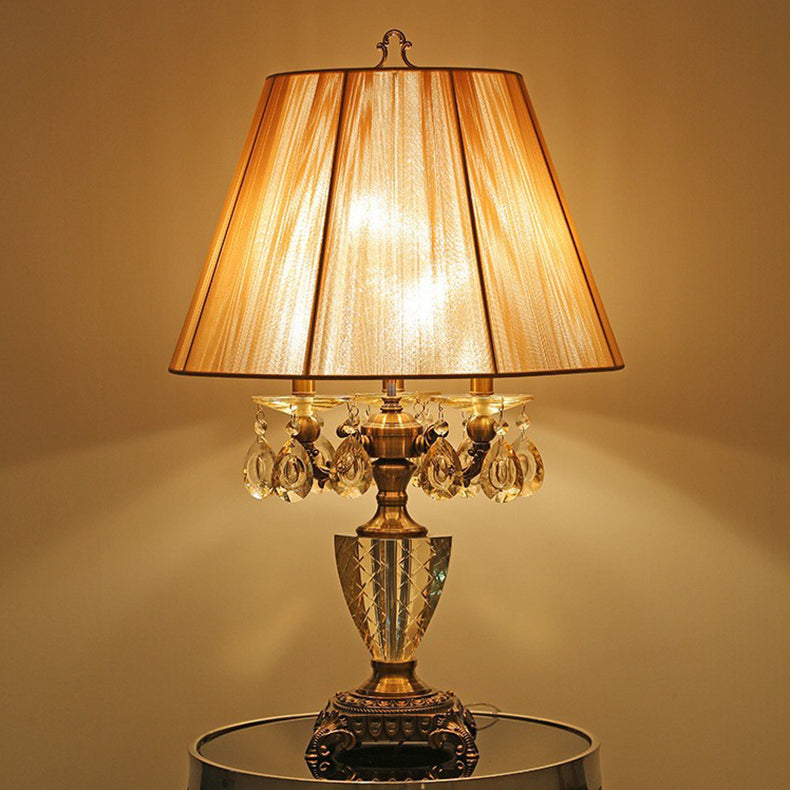 Moderne Luxus Champagner Teardrop Zink Legierung Kristall 3-Licht Tisch Lampe Für Schlafzimmer 