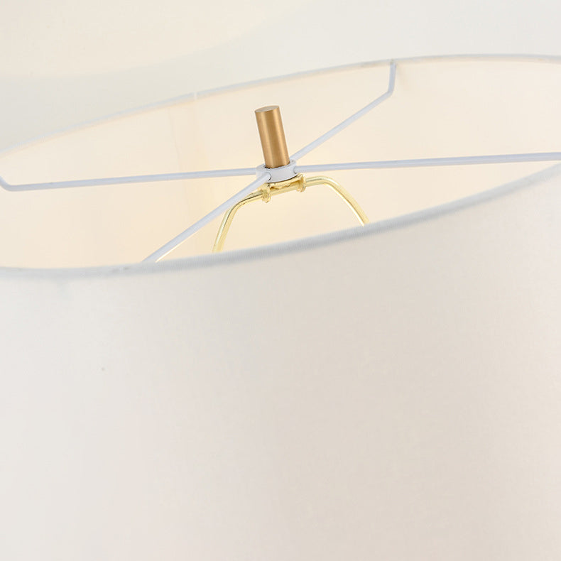 Moderne minimalistische sechseckige Säule rund Marmor Leder Stoff 1-Licht Tischlampe für Schlafzimmer 