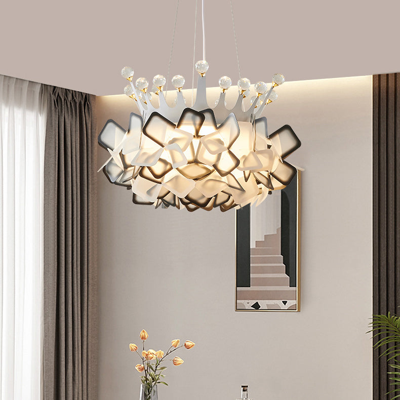 Zeitgenössische kreative Hardware Crown Decor PVC Petal Shade LED Pendelleuchte für Wohnzimmer 