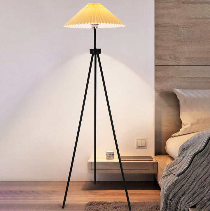 Lámpara de pie de 1 luz con trípode de hierro y pantalla de lona plisada moderna nórdica 