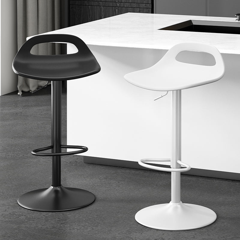 Tabouret de bar moderne minimaliste carré en plastique PP et métal avec dossier bas pour salle à manger 