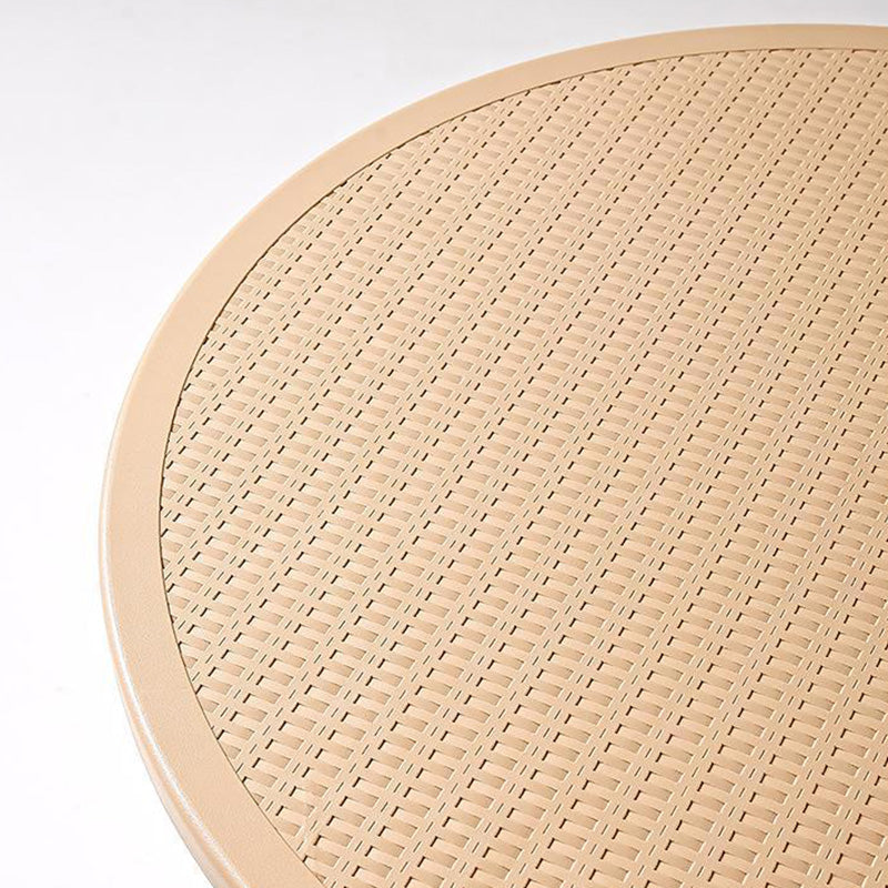 طاولة قهوة بلاستيكية خارجية مستديرة بإطار متقاطع بتصميم حديث وبسيط للحديقة 