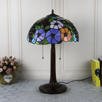 Traditionelle Tiffany Pastoral Rose Blume Buntglas 2-Licht Tischlampe für Schlafzimmer