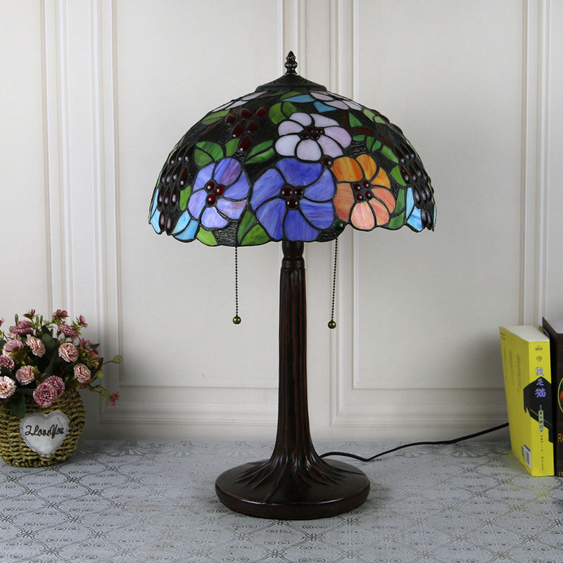 Traditionelle Tiffany Pastoral Rose Blume Buntglas 2-Licht Tischlampe für Schlafzimmer