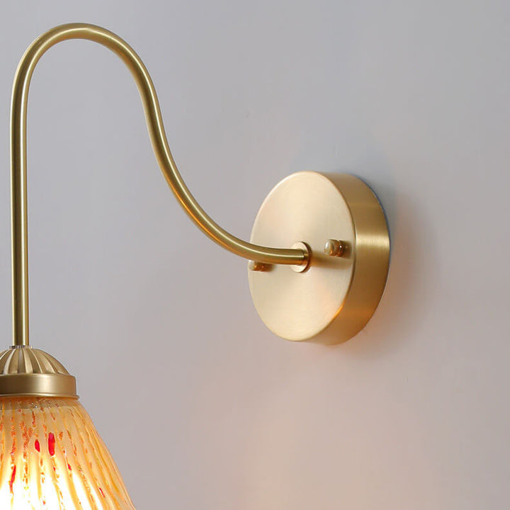 Traditionelle Vintage-Wandleuchte mit 1 Flamme aus gelbem Kegelglas und Messing für Wohnzimmer und Schlafzimmer 