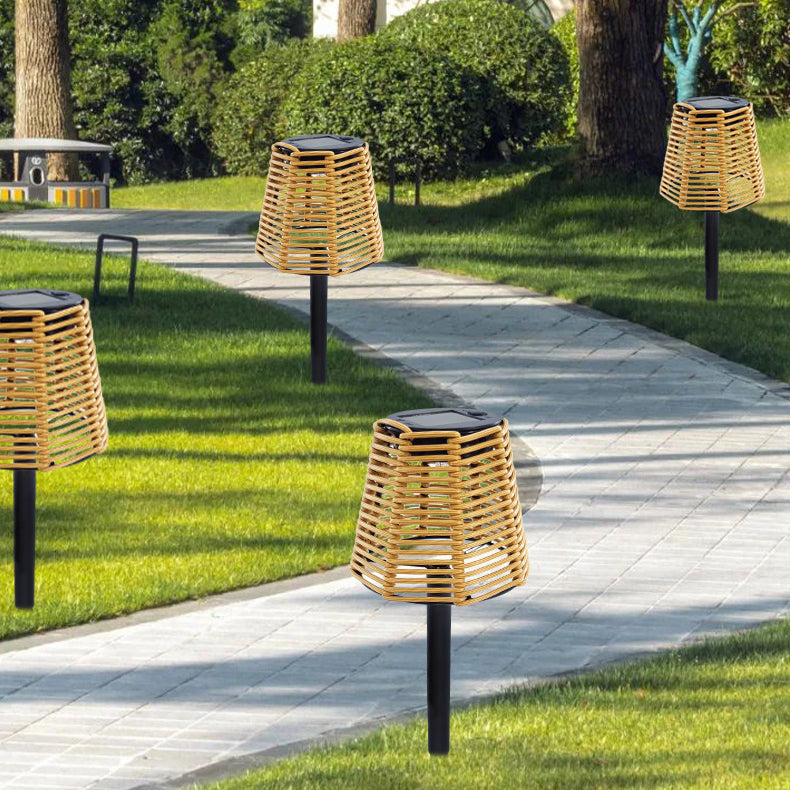 Iluminación de paisaje LED de cilindro de plástico de hierro impermeable solar de casa de campo tradicional para jardín 