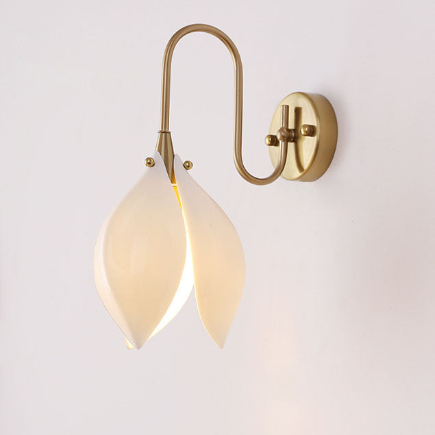 Zeitgenössische Retro-Keramik-Magnolienblumenform Eisenrahmen 1-Licht Wandleuchte für Schlafzimmer 