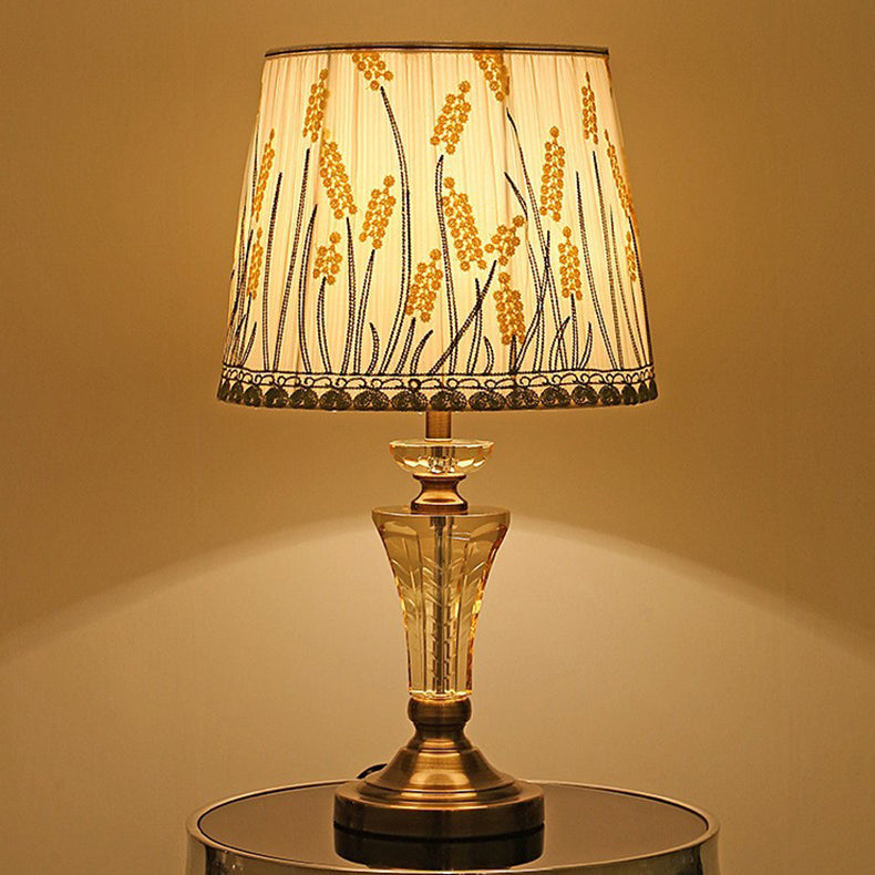 Traditionelle europäische Zylinder-Hardware-Kristallgewebe-1-Licht-Tischlampe für Schlafzimmer 