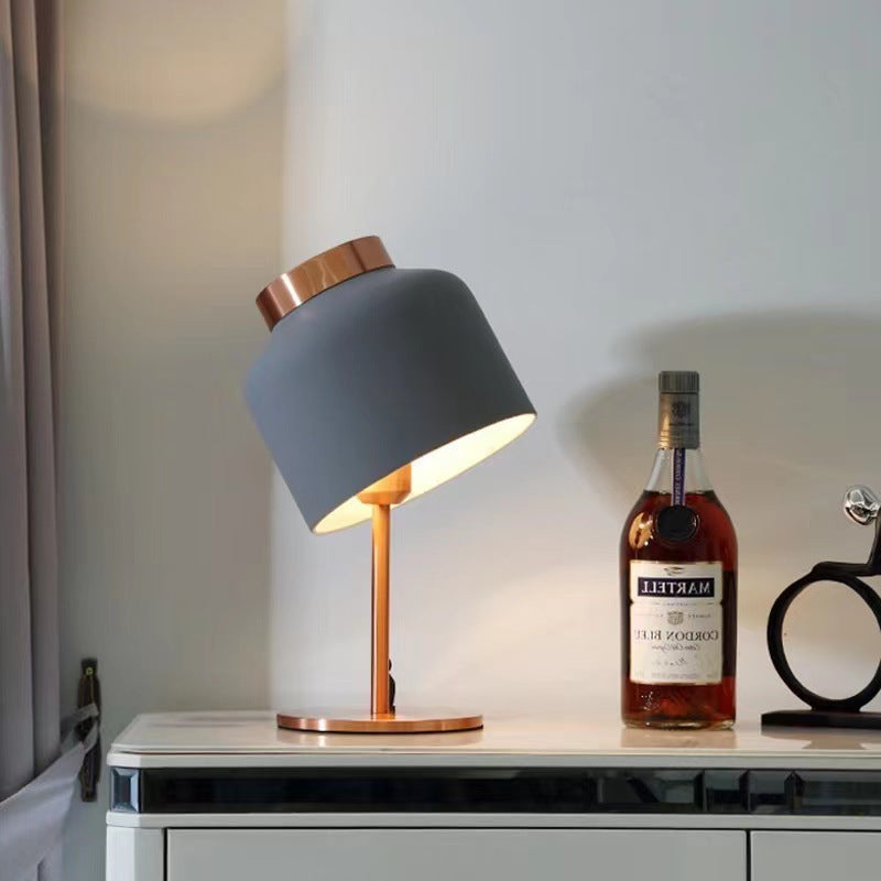 Moderne minimalistische runde Zylinder Eisen 1-Licht Tischlampe für Schlafzimmer 