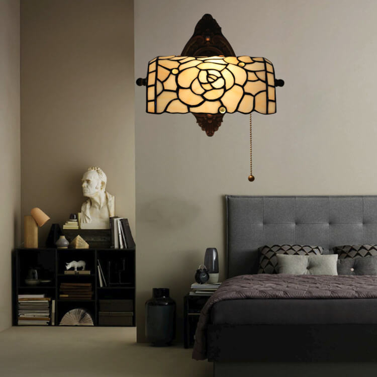 Traditional Vintage Tiffany Floral Stained Glass 1-Light Wall Sconce Lamp For Living Room