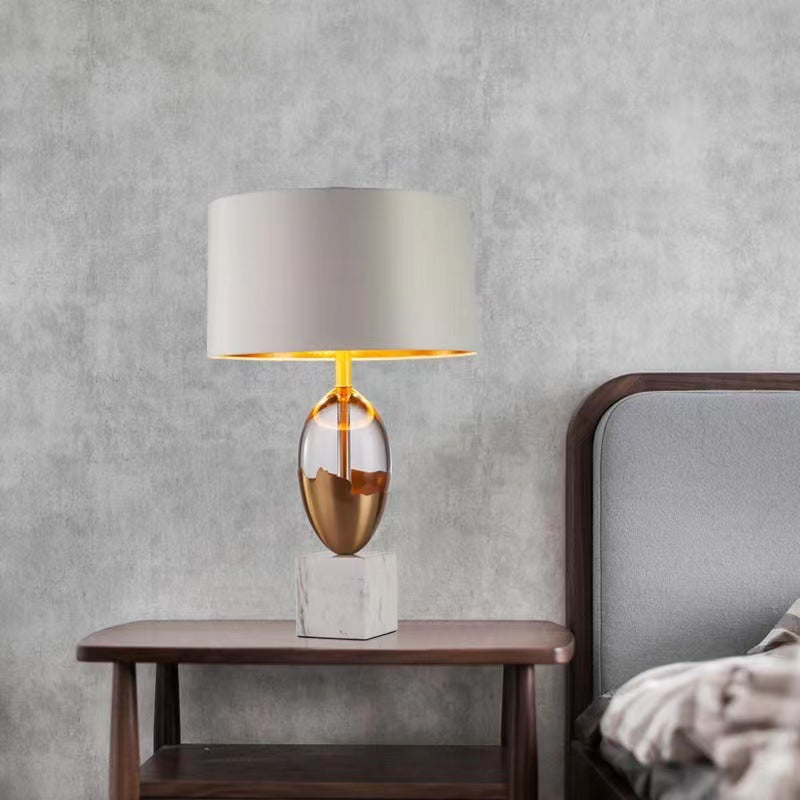 Moderne Art Deco Stoff Kristall Marmor Basis 1-Licht Tischlampe für Schlafzimmer 