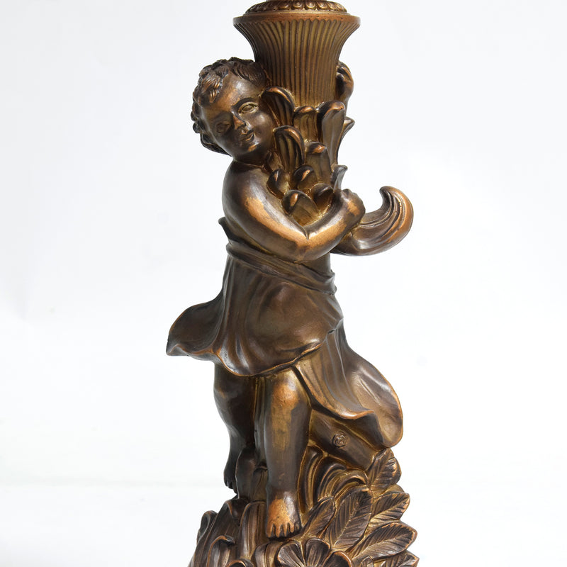 Traditionelle europäische Harzglas-Fackel-Rose-Boy-Tischlampe mit 1 Licht für Schlafzimmer 
