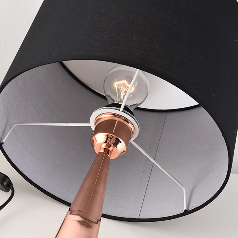 Lampe de table contemporaine scandinave à base conique en tissu noir 1 lumière pour bureau 