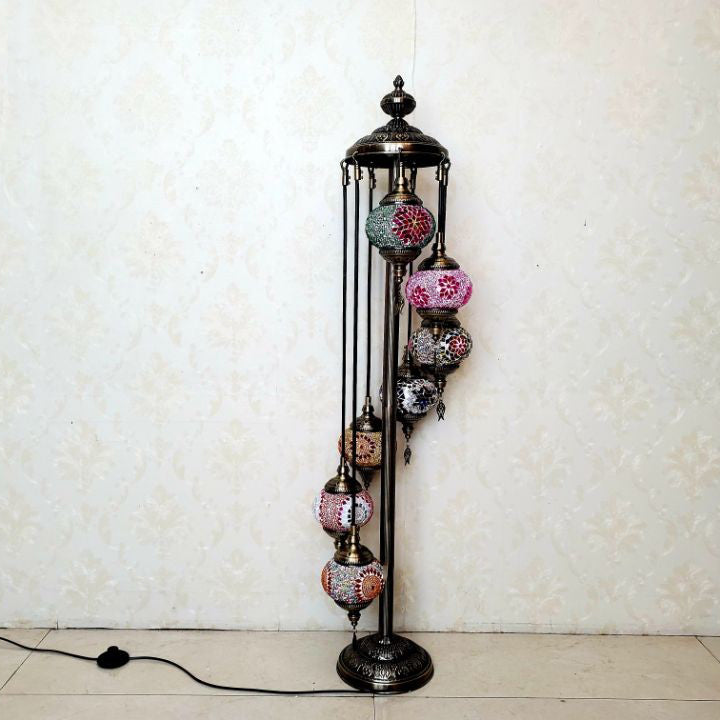 Lámpara de pie de vidrio teñido de hierro con bola ovalada tradicional Tiffany de 5/7 luces para sala de estar 