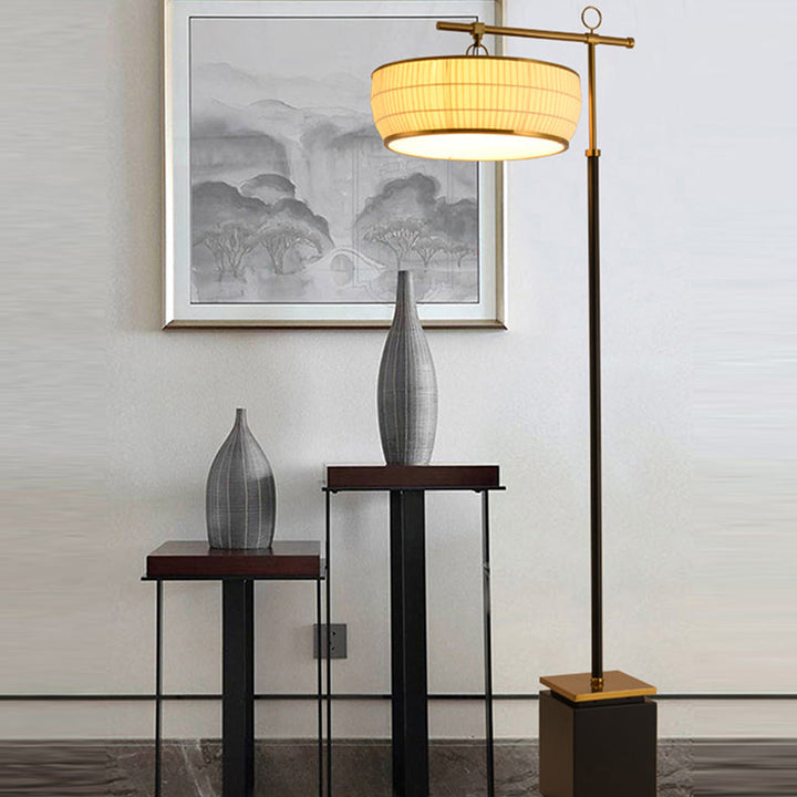 Lampadaire pour salon avec abat-jour plissé en tissu chinois traditionnel et base en matériel, 1 lumière 