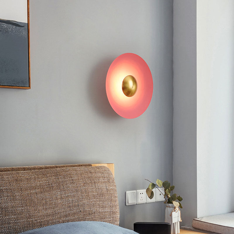 مصباح حائط LED بتصميم عصري على شكل صحن طائر لماكرون للإضاءة في غرفة النوم 