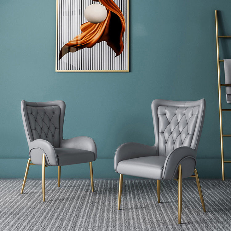 Chaise de salle à manger moderne de luxe en cuir PU carré incurvé avec dossier et accoudoirs en fer pour salle à manger 