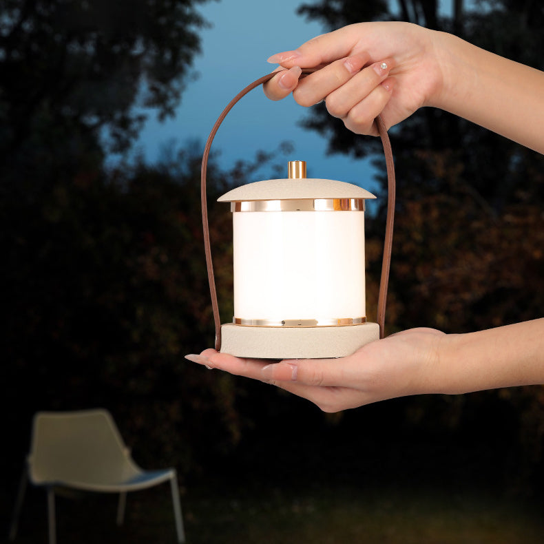 Zeitgenössische Einfachheit Tragbare Kunstleder Acryl Zylinder LED Nachtlicht Camping Licht Für Outdoor Terrasse 