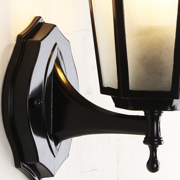 Zeitgenössische industrielle sechseckige Aluminiumrahmen Milchglas 1-Licht Außenwandleuchte Lampe für Garten 