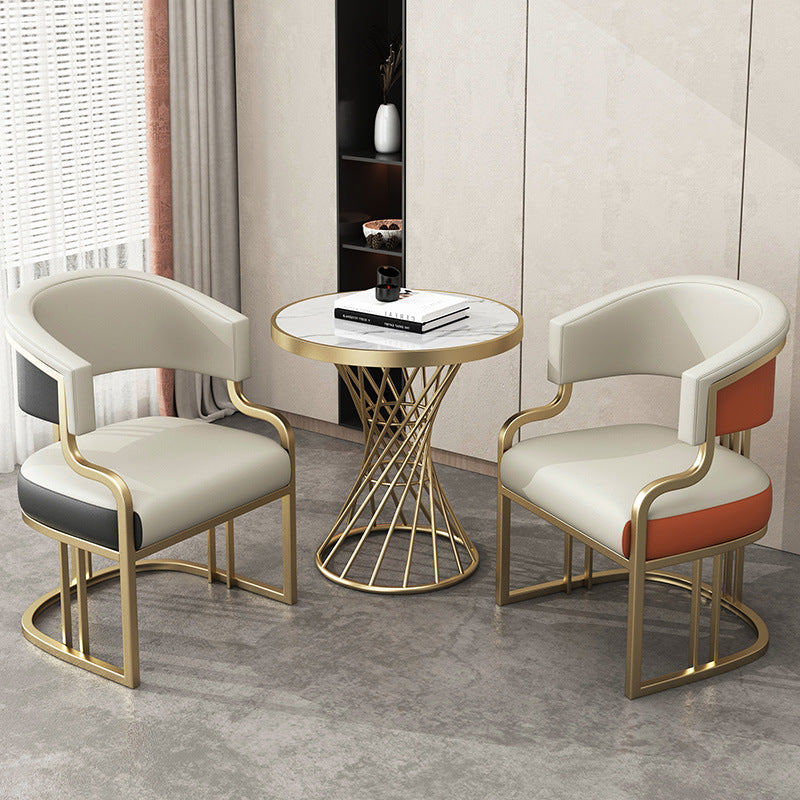 Moderner luxuriöser quadratischer Bogen-Faux-Nappa-Leder-Esszimmerstuhl aus Eisen mit Rückenlehne und Armlehnen für das Esszimmer 