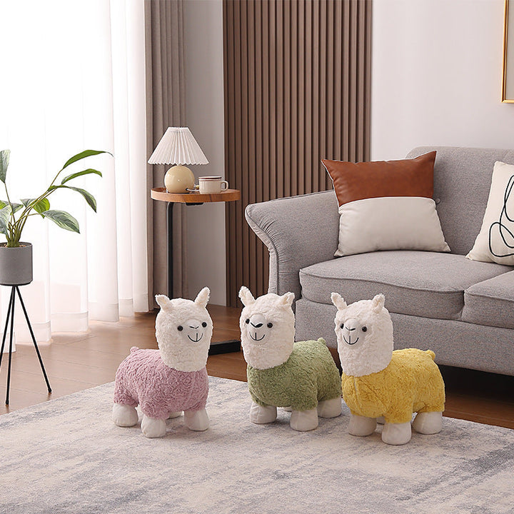 Moderner kreativer Fußhocker mit Rückenlehne im Alpaka-Design aus Teddyfleece für das Wohnzimmer 