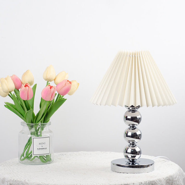Zeitgenössische skandinavische Kegelrunde Hardware Stoff 1-Licht Tischlampe für das Schlafzimmer 