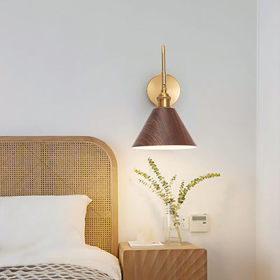 European Classical Iron Gold-Finished Frame Wood Grain 1-Light Wall Sconce Lamp