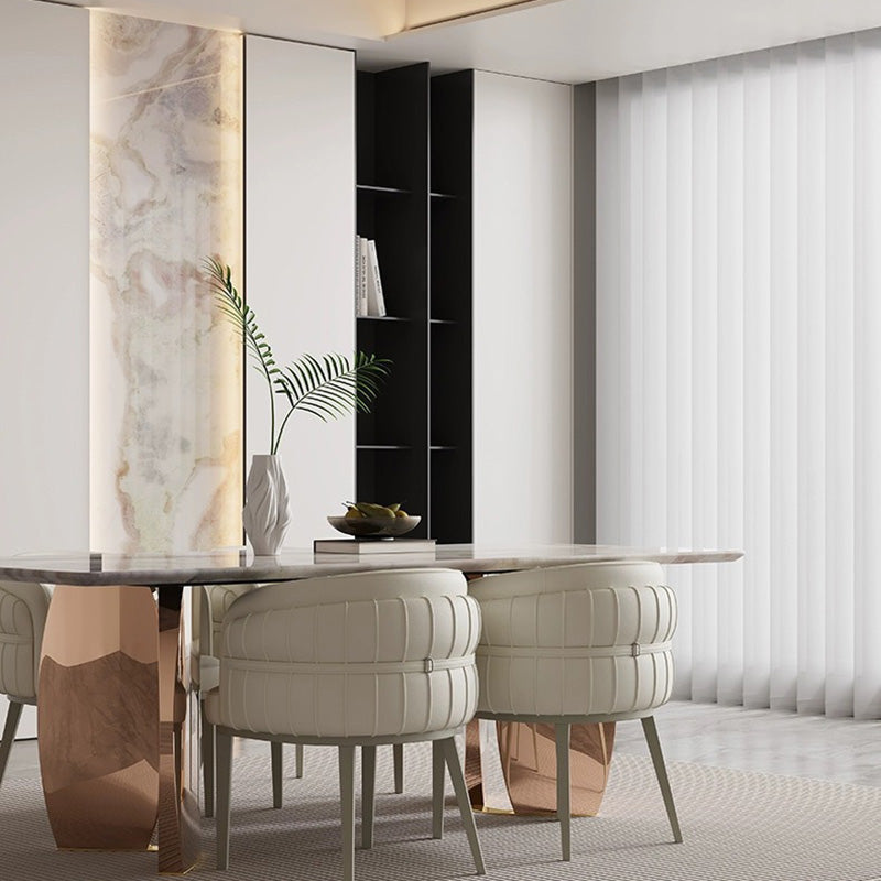 Zeitgenössischer Luxus gebogener PU-Leder gepolsterter Kohlenstoffstahl Esszimmerstuhl Rückenlehne Armlehne für Esszimmer 