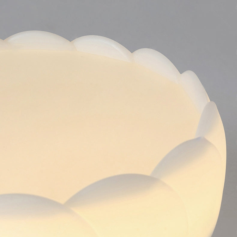 Moderne minimalistische cremefarbene runde Spitzen-Hardware PE LED Semi-Flush Mount Deckenleuchte für Schlafzimmer 