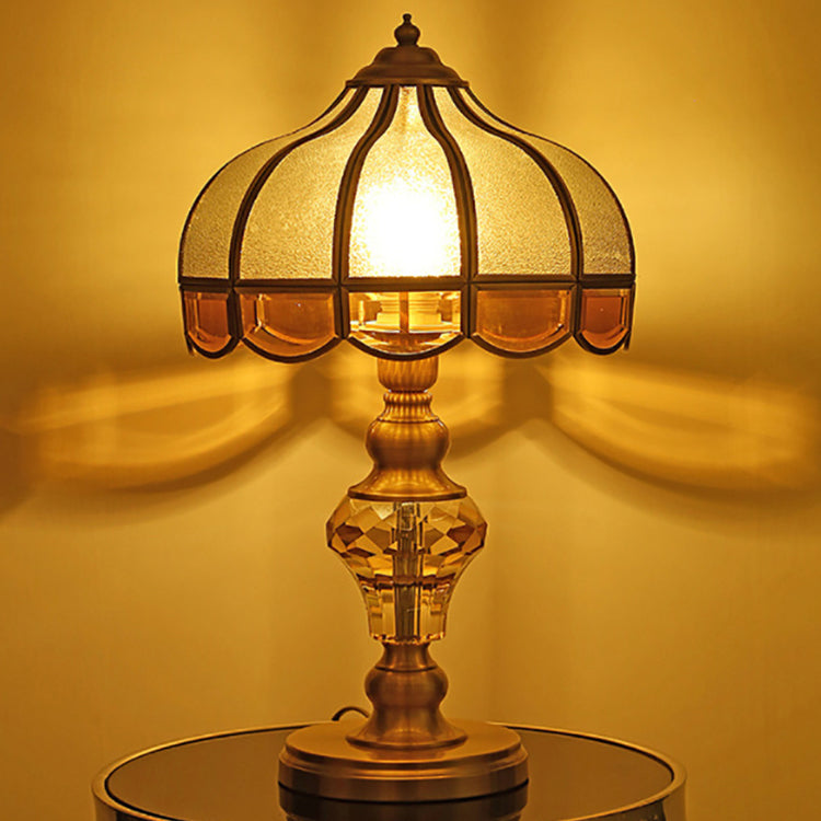 Lámpara de mesa de 1 luz con vidrio de cristal de cobre y paraguas de lujo contemporáneo para dormitorio 