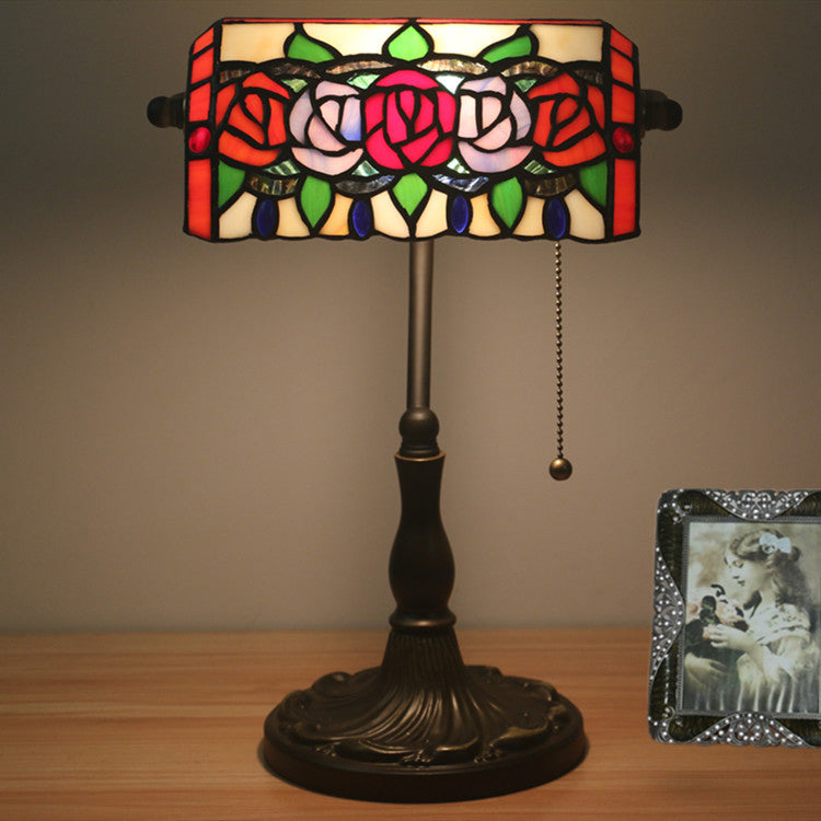 Lámpara de mesa de 1 luz de aleación de zinc con vidrio teñido estilo Tiffany tradicional rectángulo rosa para sala de estar 