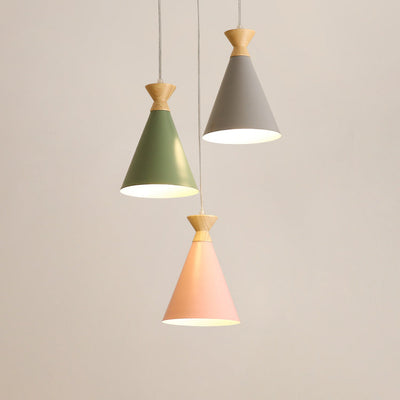 Zeitgenössische kreative Macaron Kegel Horn Hardware Gummi Massivholz 1-Licht Anhänger für Wohnzimmer 