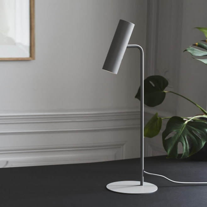 Lámpara de Mesa Contemporánea de Cilindro Metálico Nórdico de 1 Luz para Dormitorio 