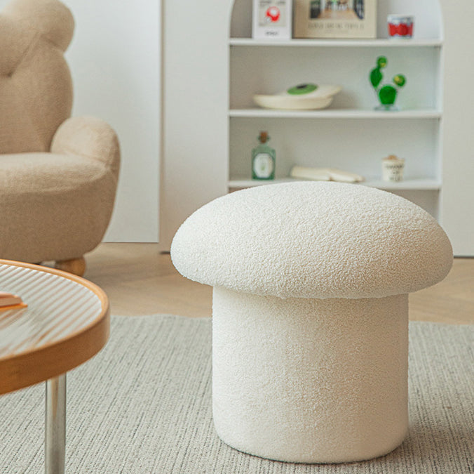 Moderner minimalistischer Zylinder-Hocker in Pilzform aus Sherpa-Fleece und Holz für den Schminktisch im Schlafzimmer 