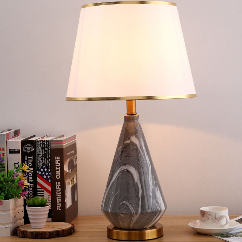 Pantalla de lámpara de tela simple nórdica con patrón de piedra Base de cerámica 1-luz lámpara de mesa 