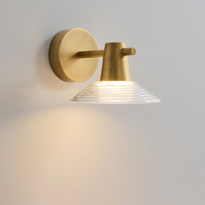 Zeitgenössische nordische Vollkupfer Acryl konische LED Wandleuchte Lampe für Wohnzimmer 