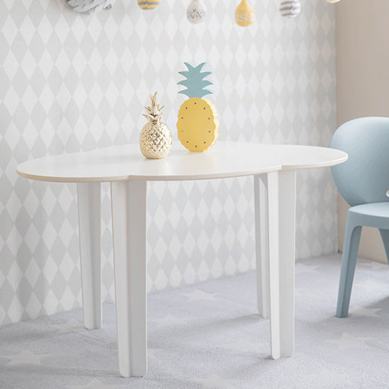 Mesa infantil moderna minimalista de PP con diseño de nube y cuatro patas para sala de estar 