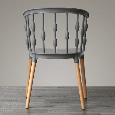 Chaise de salle à manger en plastique PP à lanières verticales créatives contemporaines avec dossier en hêtre pour salle à manger 