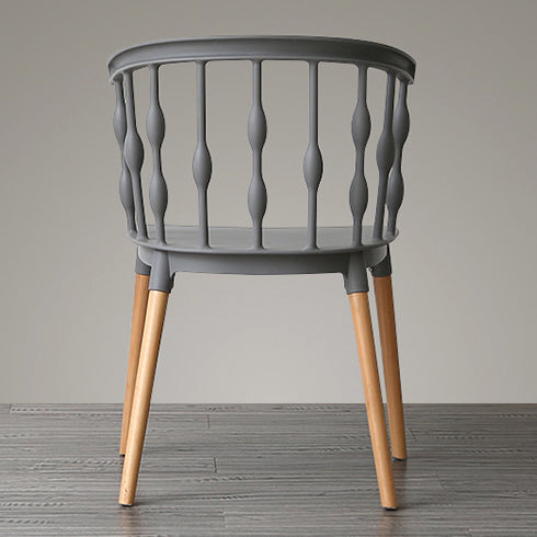 Chaise de salle à manger en plastique PP à lanières verticales créatives contemporaines avec dossier en hêtre pour salle à manger 