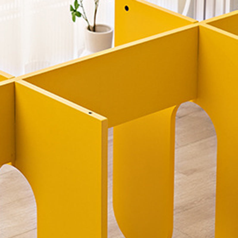 Modernes minimalistisches Esszimmer-Set aus ovalem, rundem Tisch und Stühlen aus mitteldichter Faserplatte 