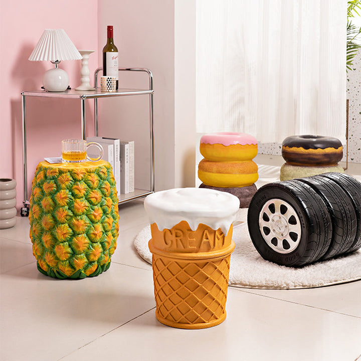 Zeitgenössischer kreativer zylindrischer Donut-Makronen-Ananasreifen-Eiscreme-Harzstuhl für das Wohnzimmer 