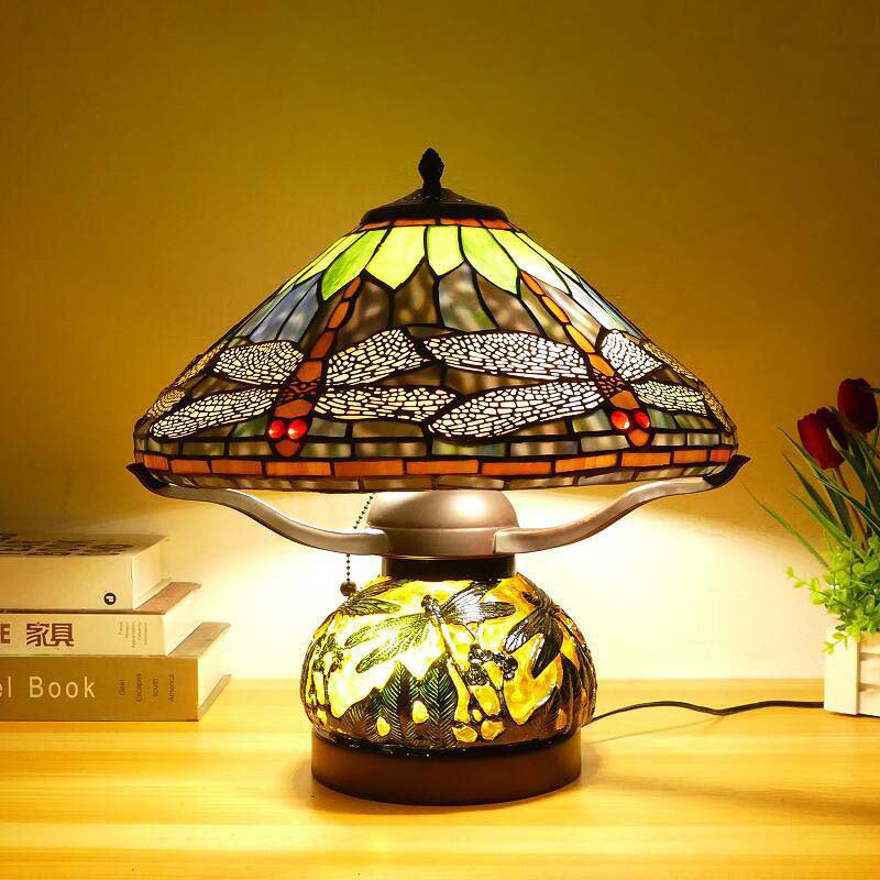 Lampe de table traditionnelle Tiffany en verre de fer conique avec libellule et nénuphar à 2/3 lumières pour étude 