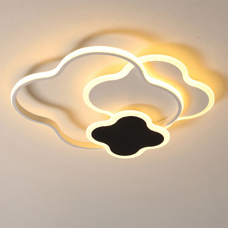 Zeitgenössische nordische Metall Acryl Wolke Vierblättriges Kleeblatt LED Unterputz Deckenleuchte für Schlafzimmer 