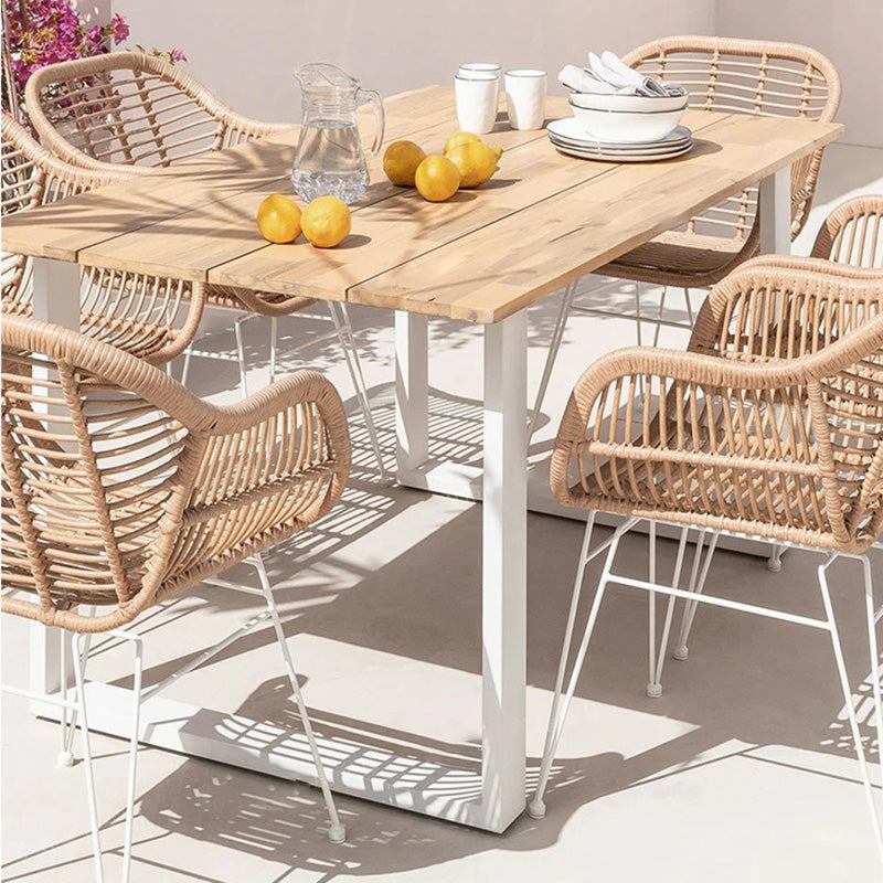 Chaise à dossier et accoudoirs en rotin tissé traditionnel avec base en fer pour terrasse extérieure 