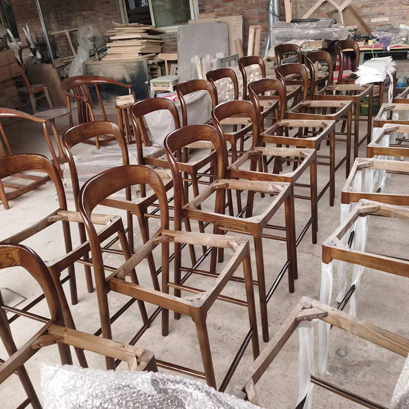 Tabouret de bar contemporain rétro à cadre carré en bois massif, revêtu de similicuir, dossier bas et repose-pieds pour salle à manger 