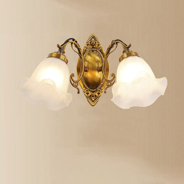 Traditionelle europäische Eisenglas-Blumen-2-Licht-Wandleuchter-Lampe für Wohnzimmer 